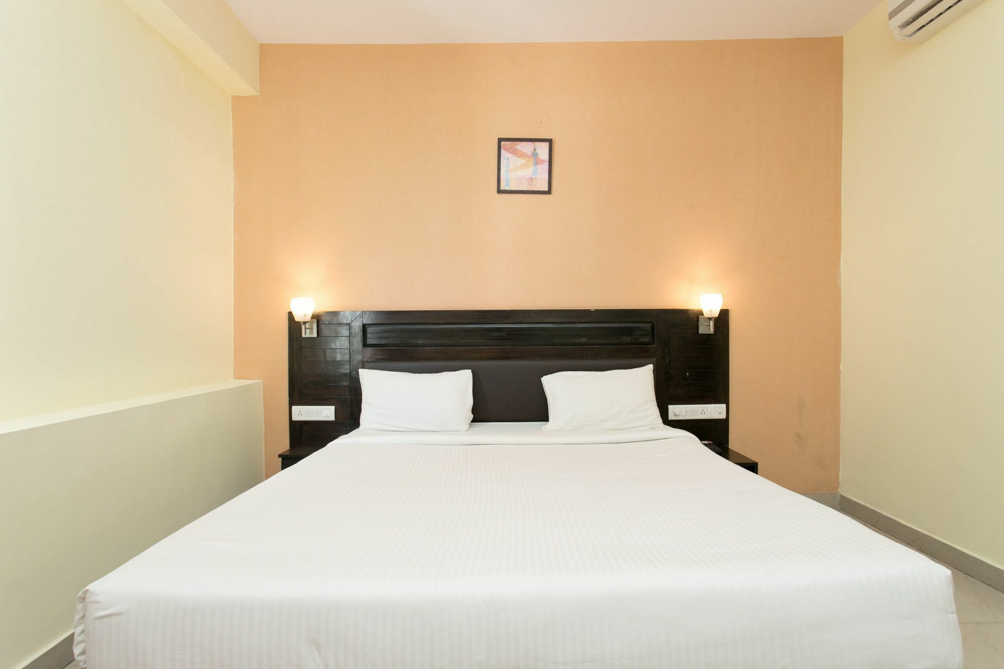 Oyo 10378 Hotel Hibiscus Mayflower Bangalore Exterior photo