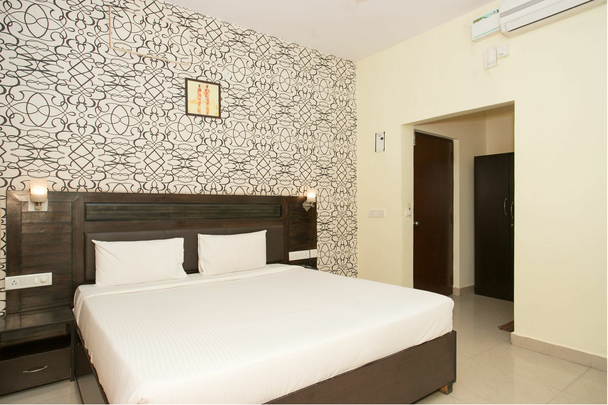 Oyo 10378 Hotel Hibiscus Mayflower Bangalore Exterior photo